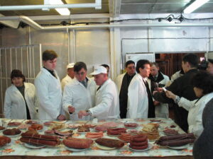Февраль 2004 года: А.В. Алейников организует открытие мясокомбината