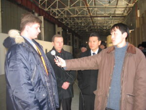 Февраль 2005: А.В. Алейников на заводе отвечает на вопросы журналистов